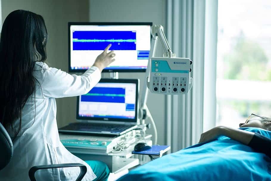 medical-equipment-medicine-lab-hospital 6 Ways Online Services are Revolutionizing Healthcare